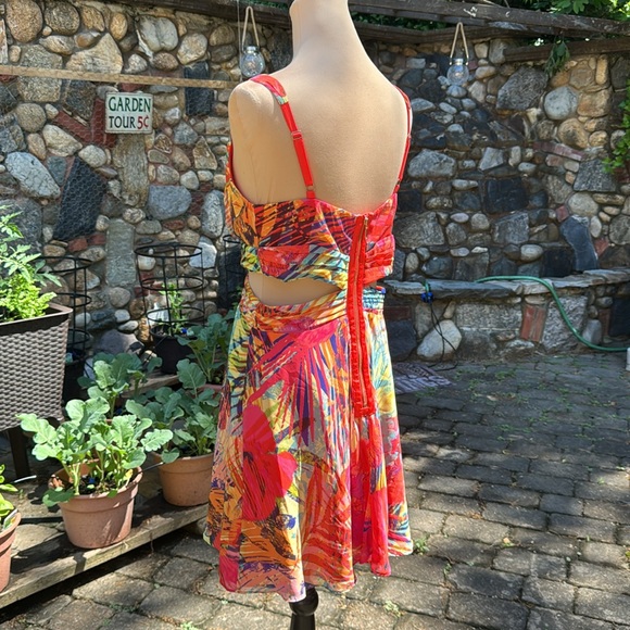 Marciano Tropical Blossoms and Palms Waist Cutout Flirty Dress Size 10. - Picture 6 of 12